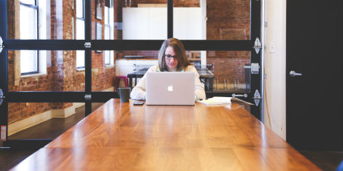 Sneller werken met een leeg bureau